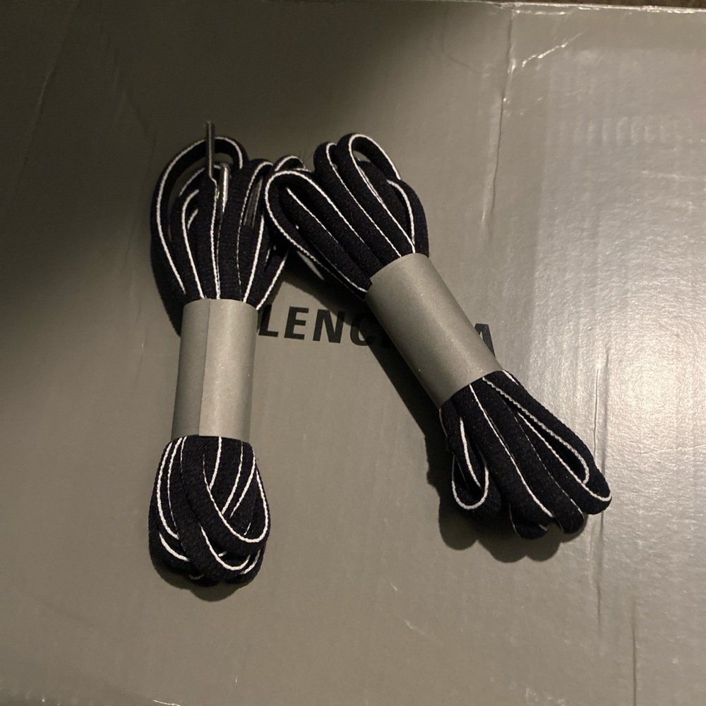 Balenciaga Men's Black Sneakers - Picture 6 of 8